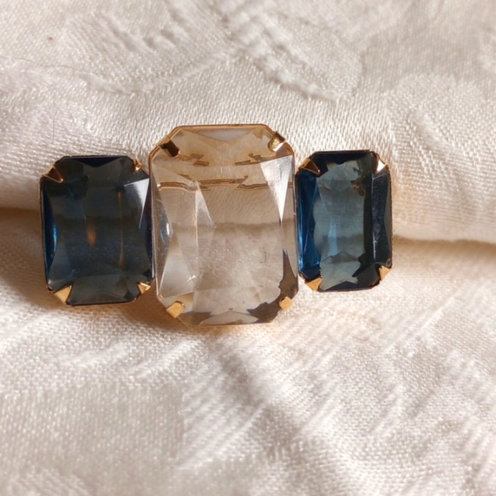 Avon Bar Brooch 1.7  inch Pin Jewelry Goldtone Blue Plastic Rhinestones Clear